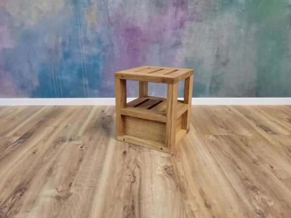 Beistelltisch aus massivem Holz – handgefertigt in Deutschland, perfekt passend zu unseren bodentiefen Familienbetten, Bodenbett und Hausbetten.