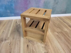 Beistelltisch aus massivem Holz – handgefertigt in Deutschland, perfekt passend zu unseren bodentiefen Familienbetten, Bodenbett und Hausbetten.