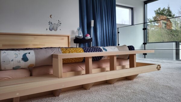 Co Sleeping Bett 270x200 – rechte Seitenansicht mit Rausfallschutz – LUGANO