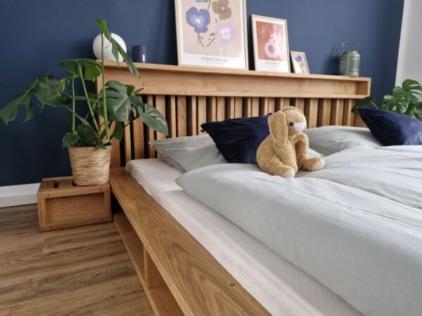 Familien Bett WEGGIS – linke Seitenansicht – großes Massivholzbett