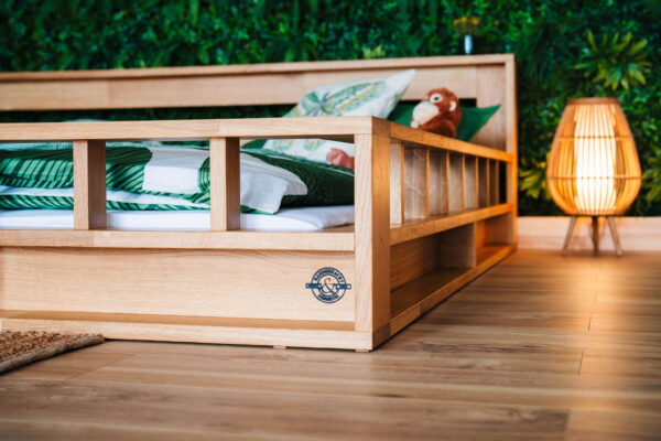 XXL Bett 280x200 – rechte Seitenansicht des Familienmodells mit flachem Einstieg und stabiler Konstruktion
