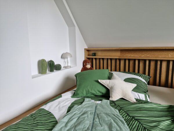 Familienbett 280 Modell WEGGIS – linke Seitenansicht aus Holz