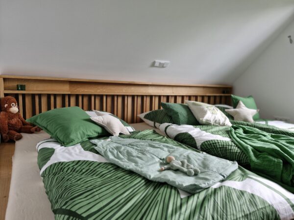 Familienbett 360×200 aus Holz – Modell WEGGIS – Frontansicht