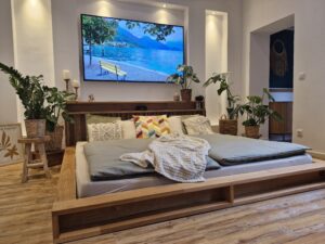 bodenbett doppelbett 160x200 WEGGIS aus massivem Holz im modernen Design