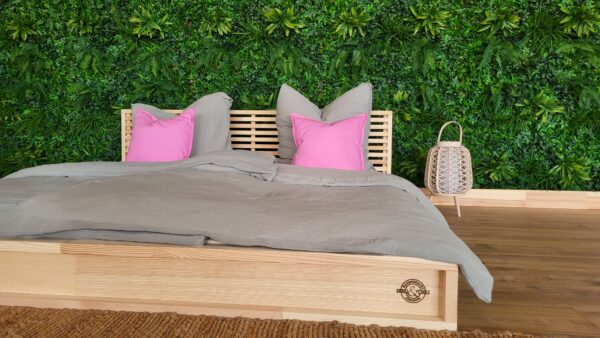 Futonbett 200x200 aus Massivholz Modell KÜSSNACHT rechte Seitenansicht
