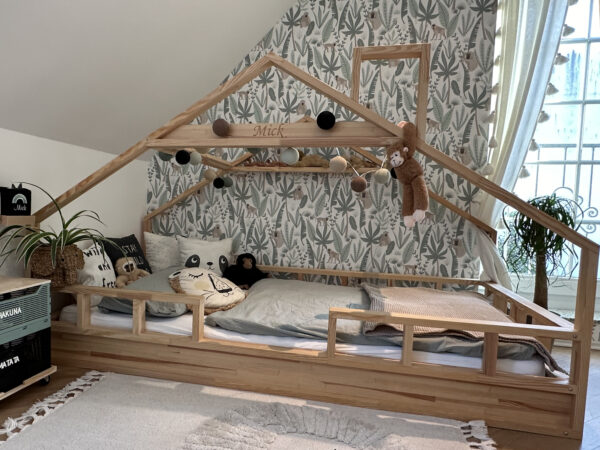 hausbett 100x200 mit rausfallschutz – vorderansicht rechts