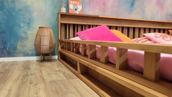 Familienbett 270 mit Rausfallschutz – Detailansicht links