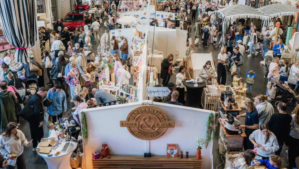 Familybed auf der Family Circle Messe Düsseldorf – nachhaltiges Familienbett aus Massivholz von Handgemacht & 1zigartig